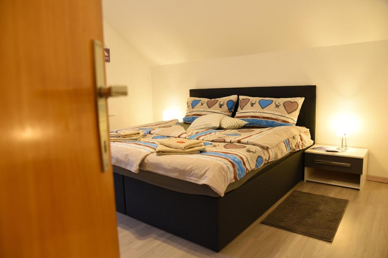 Apartamento 80 M2 Haushaelfte, 3 Zimmer, Parkplaetze, Bis 6 Pers Wängle Exterior foto