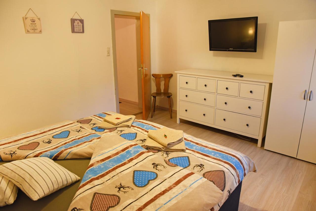 Apartamento 80 M2 Haushaelfte, 3 Zimmer, Parkplaetze, Bis 6 Pers Wängle Exterior foto