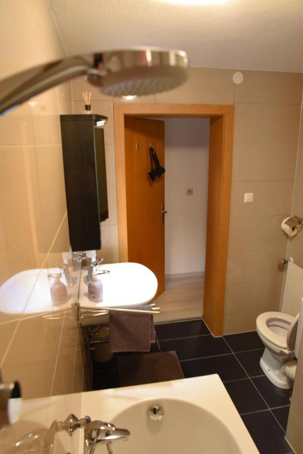 Apartamento 80 M2 Haushaelfte, 3 Zimmer, Parkplaetze, Bis 6 Pers Wängle Exterior foto